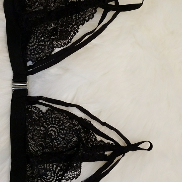 New Arrival!🆕️ Strappy Lace Black Bralette - Picture 6 of 7